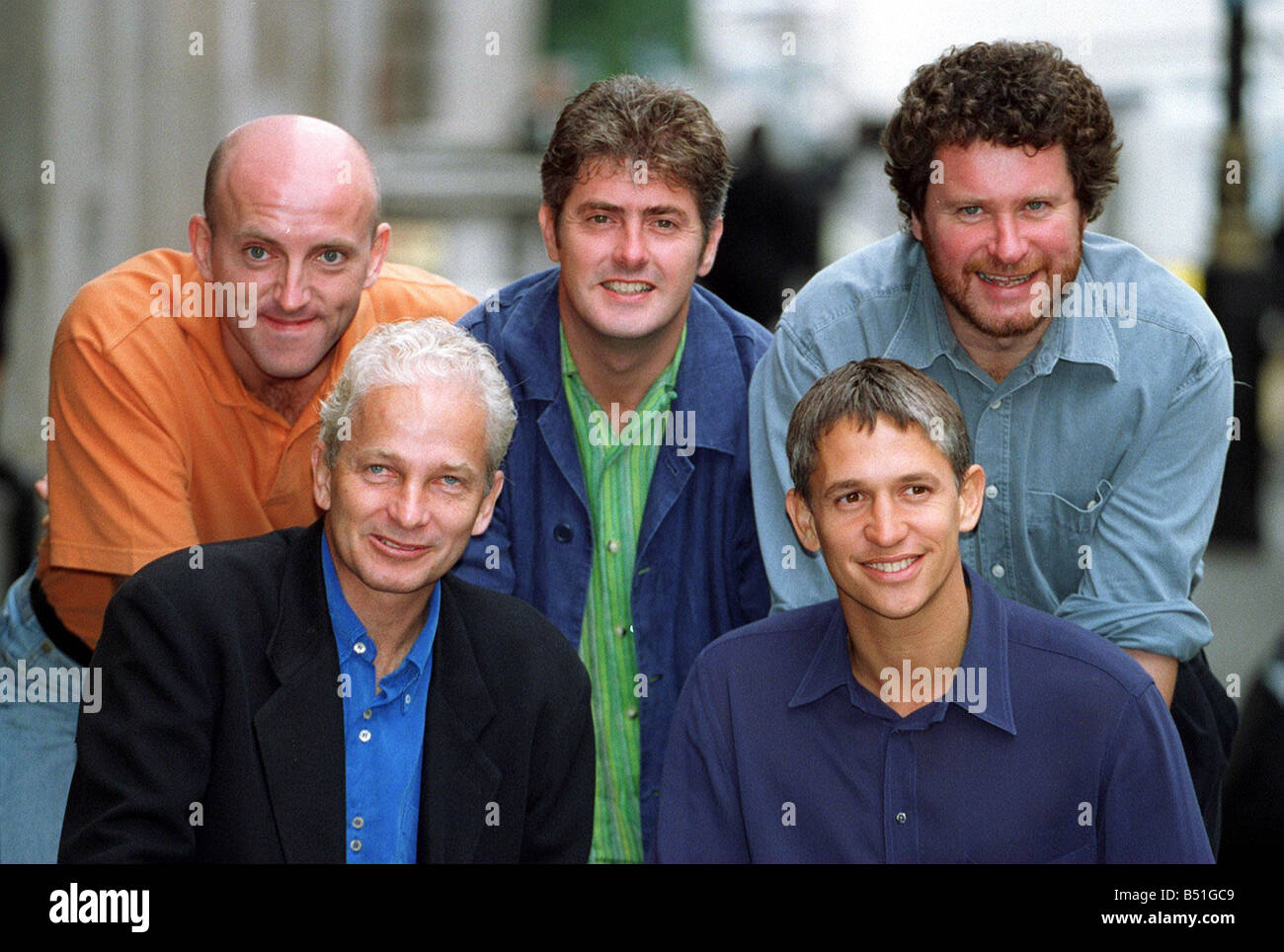 L R Lee Hurst David Gower Nick Hancock Gary Lineker und Rory McGrath aus dem Sport Quiz sie glaube, es ist auf der ganzen 1996 Stockfoto