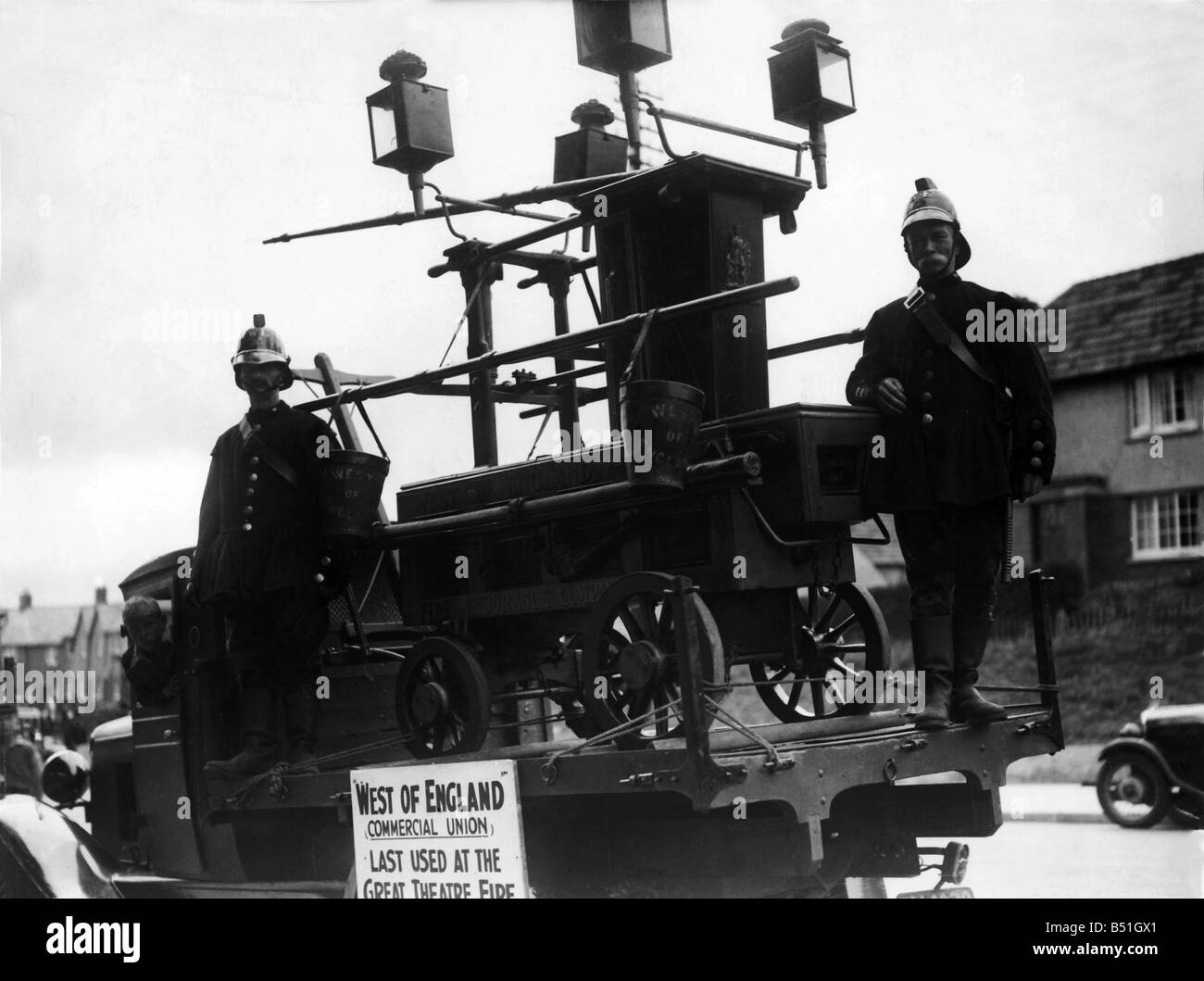 Das Feuerwehrauto betrieben eine Hand Pumpe hier zu sehen. Exeter. Der Motor war letzten Juni 1887 in das tragische Theater Feuer verwendet. Juli 1935 P000227; Stockfoto