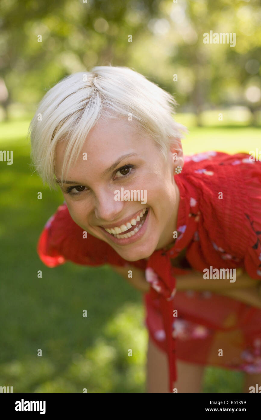 Nahaufnahme der glückliche Frau im freien Stockfoto