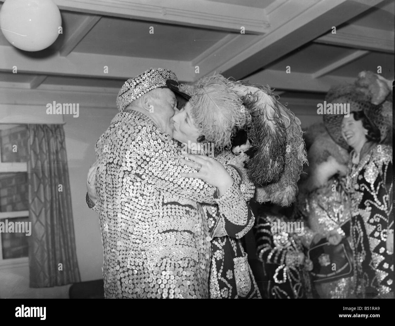 Bert Matthews &#13; &#10; Pearly König und die Königin von New York zurück nach USA-Tour &#13; &#10; 1952 &#13; &#10; C1724 Stockfoto