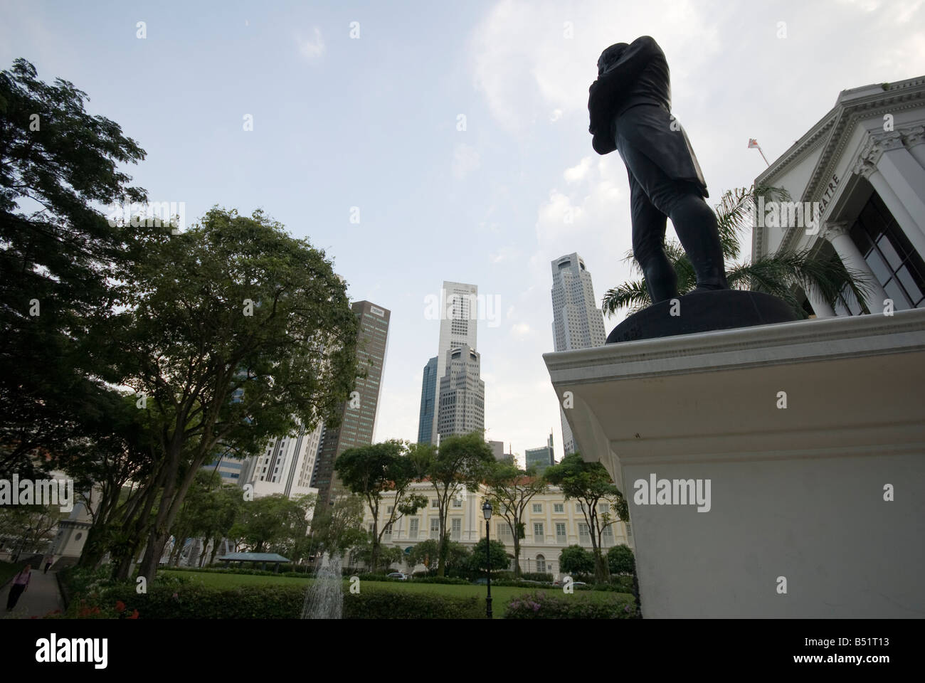 Statue von Sir Thomas Stamford Raffles Stockfotografie - Alamy