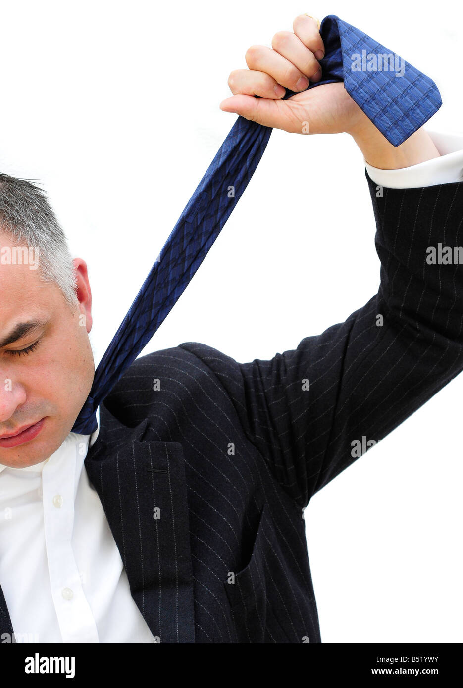 Ein Geschäftsmann hält seine Krawatte in die Luft zu imitieren, dass er selbst hängt. Bild von Patrick Steel patricksteel Stockfoto