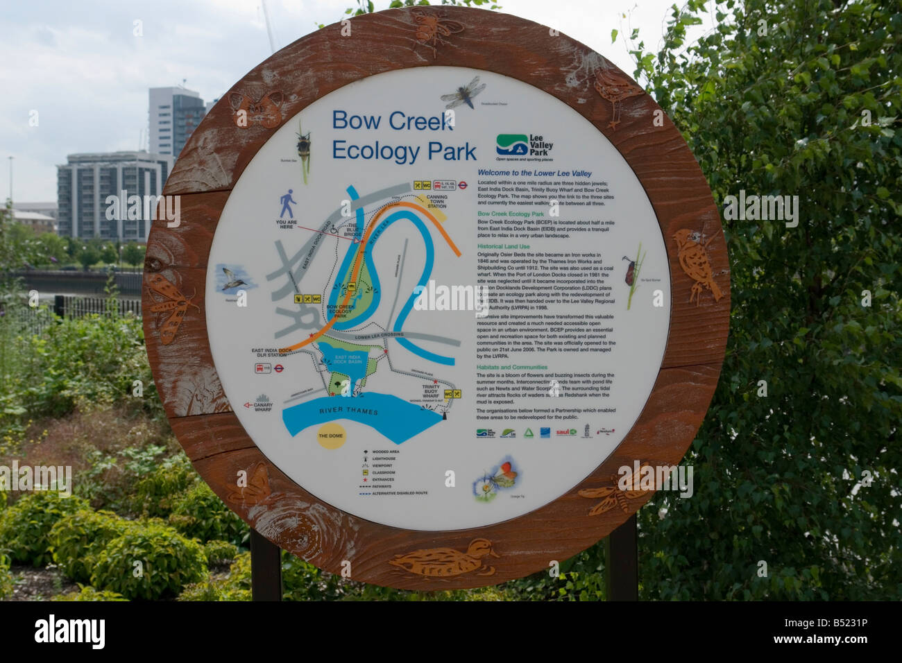 Bogen-Creek-Ökologie-Park Erklärung Plaque in Canning Town London Stockfoto