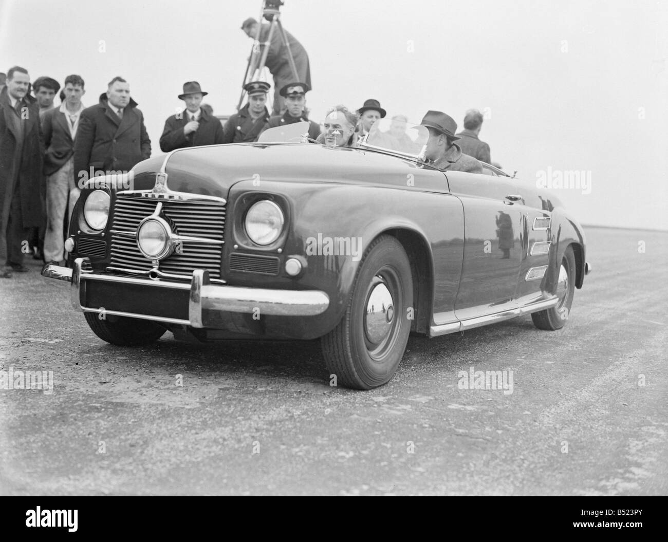 Rover-Gasturbine Neuwagen getestet bei Silverstone von C Wilkes mit T R Bell als PKW. &#13; &#10; 1950 &#13; &#10; 023005/6 Stockfoto
