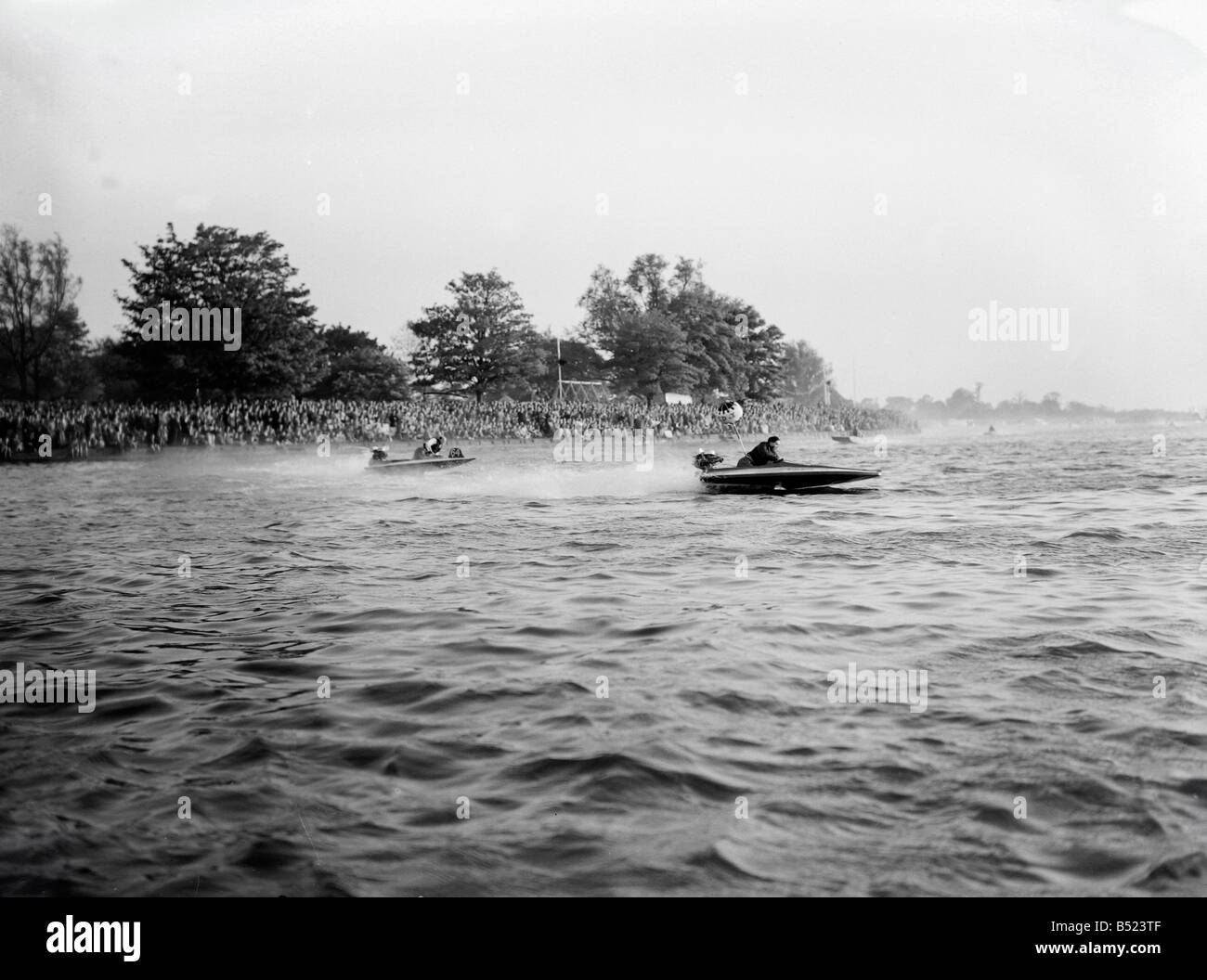 Außenbordmotor Boot treffen in Oulton breite 1950 &#13; &#10; Tsetse, angetrieben von B Taylor im Grand Prix &#13; &#10; 024341/1 Stockfoto