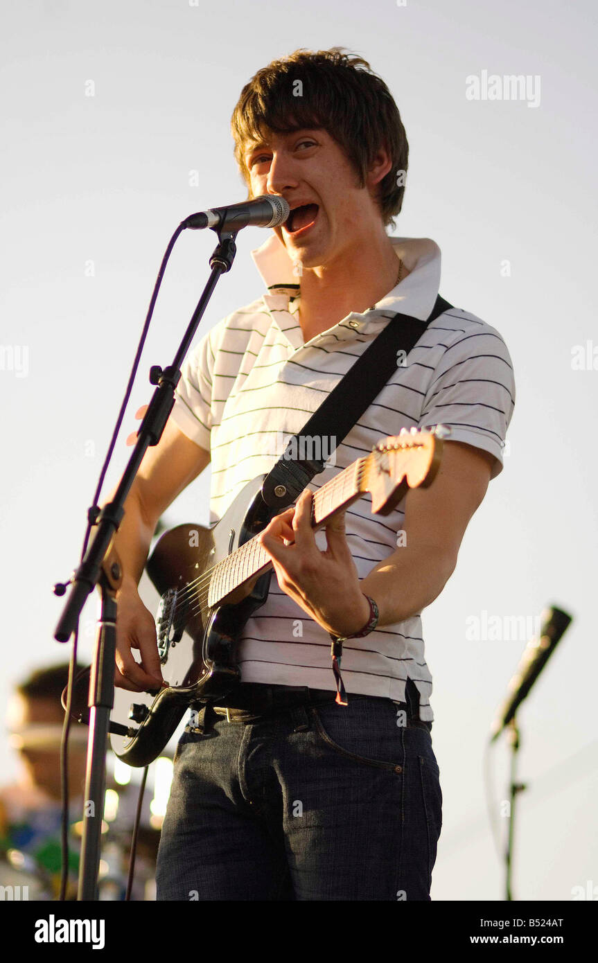 Alex Turner lead-Sänger mit den Artic Monkeys auf dem Festival spielen. Stockfoto