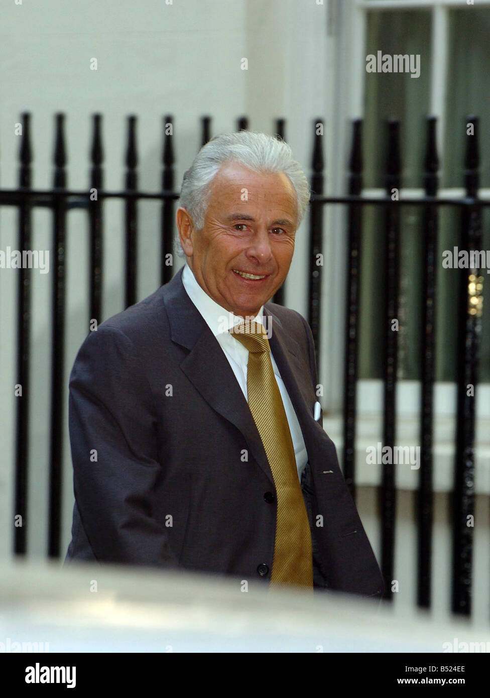 O.P.S Lord Levy an der Hausnummer 10 ankommen. Stockfoto