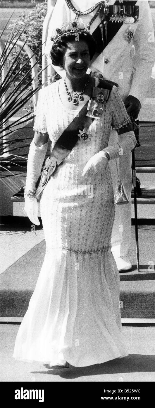 Königin Elizabeth II besucht 1977 Silver Jubilee Tour Australien bei der Eröffnung des australischen Parlaments in Canberra Stockfoto