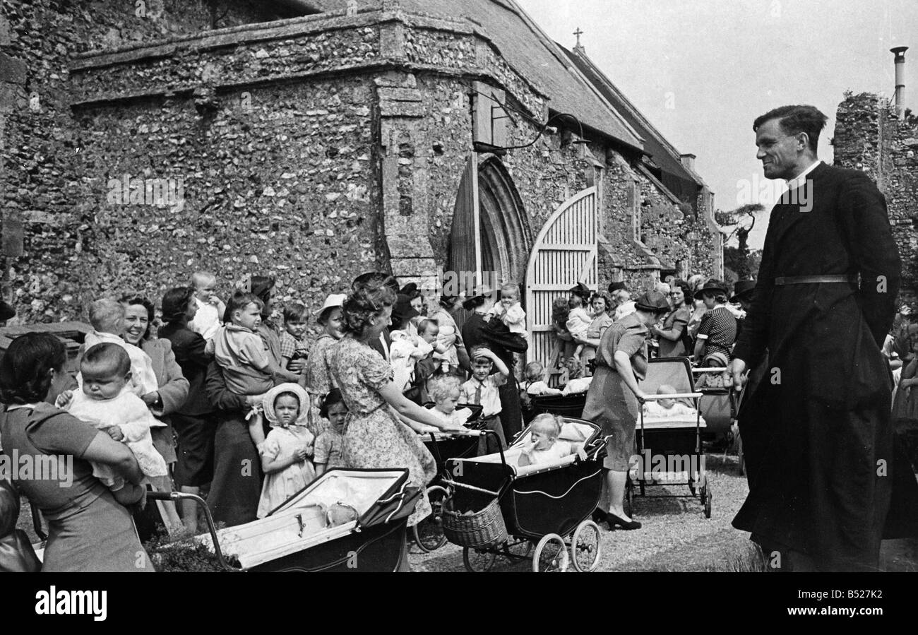 Ein Kinder-Service statt in einer Kessington Kirche &#13; &#10; Juli 1942 Stockfoto
