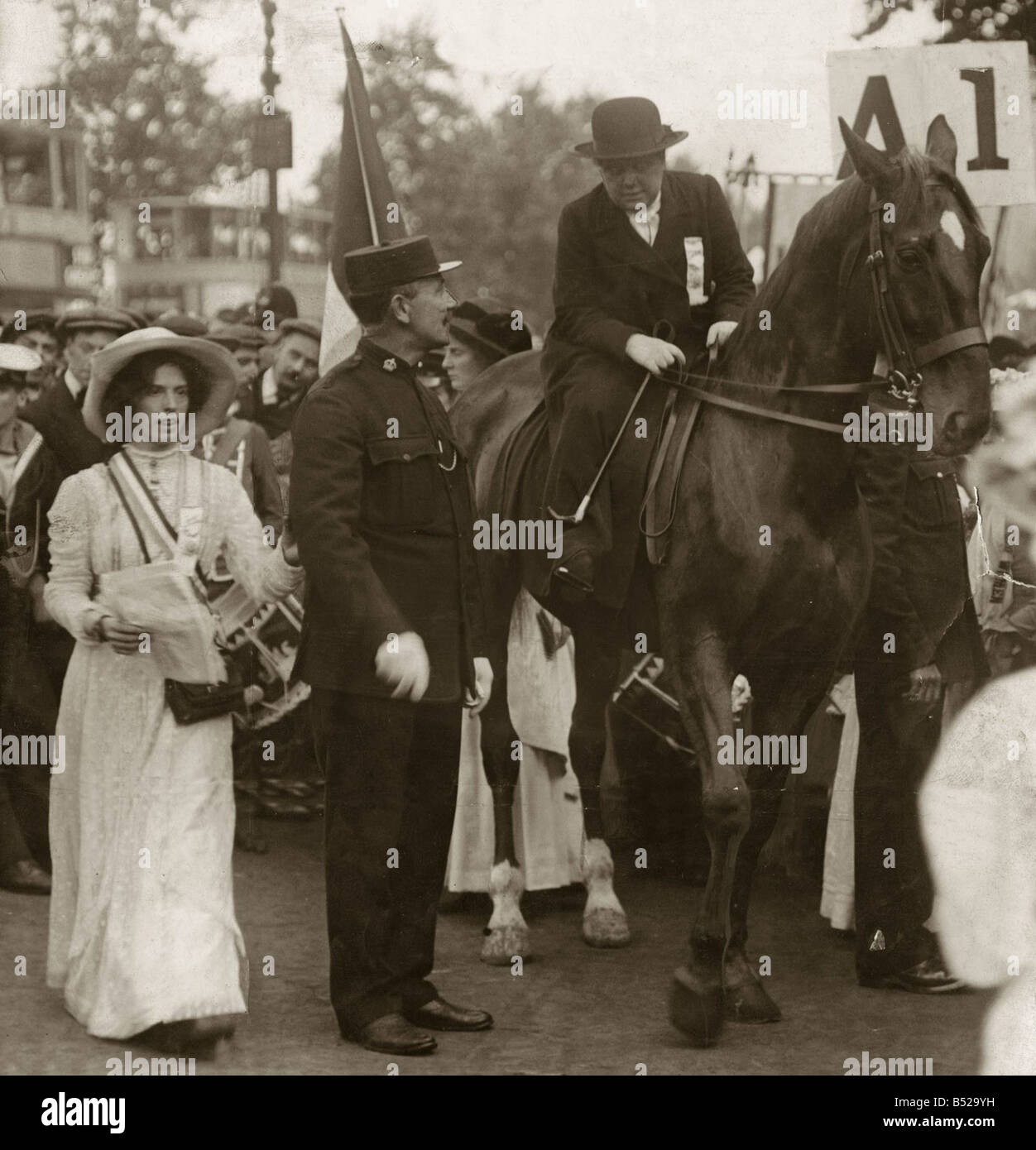 Frau Flora Drummond Suffragette Reiten auf dem Pferd Juni 1910 führt eine Prozession durch London Suffragetten 1910er Jahre Frauenrechten Stockfoto