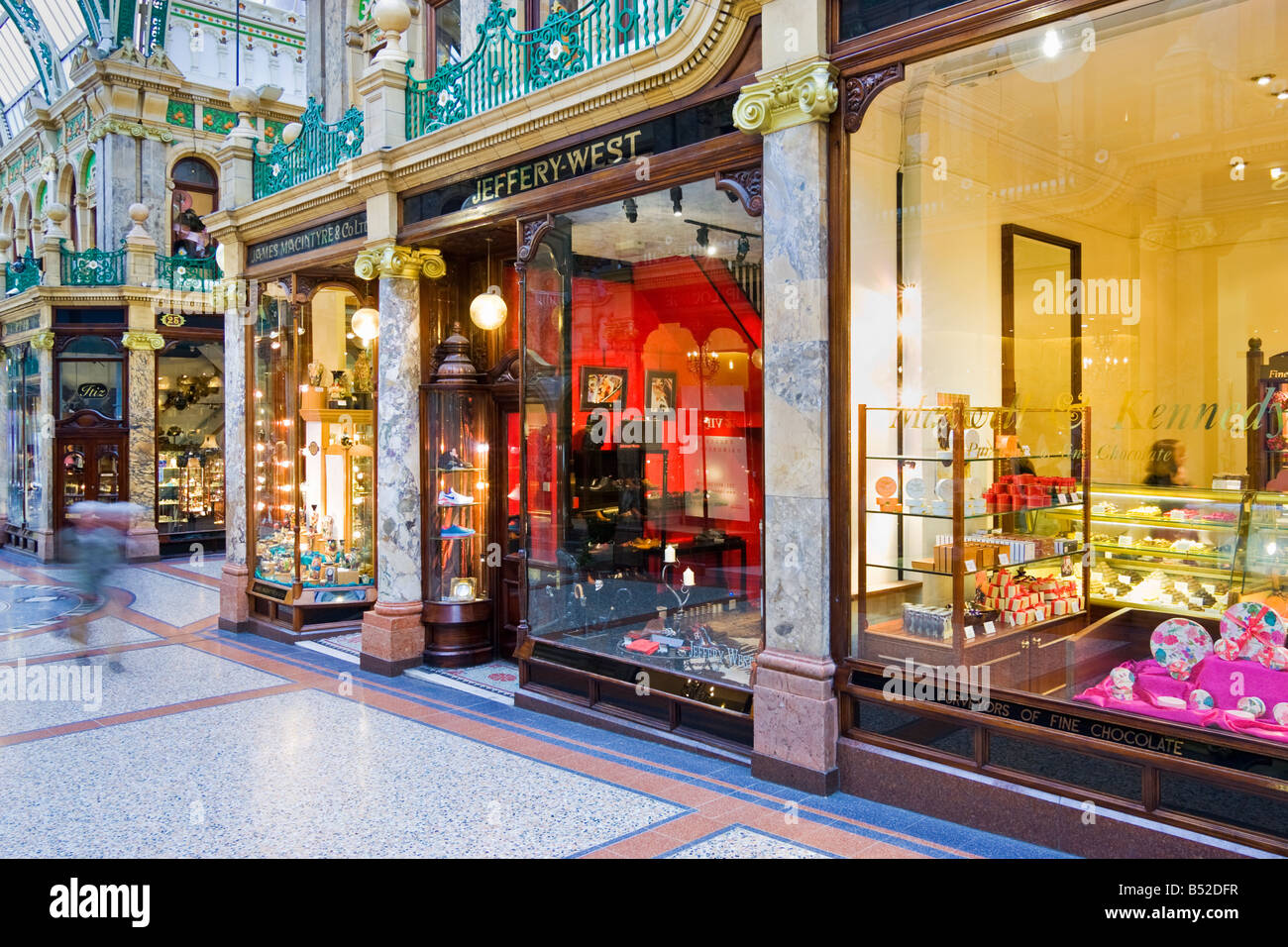 Einkaufszentrum, UK - Luxus-Läden und Geschäfte in Victoria Quarter Arcade, Leeds, Yorkshire Stockfoto