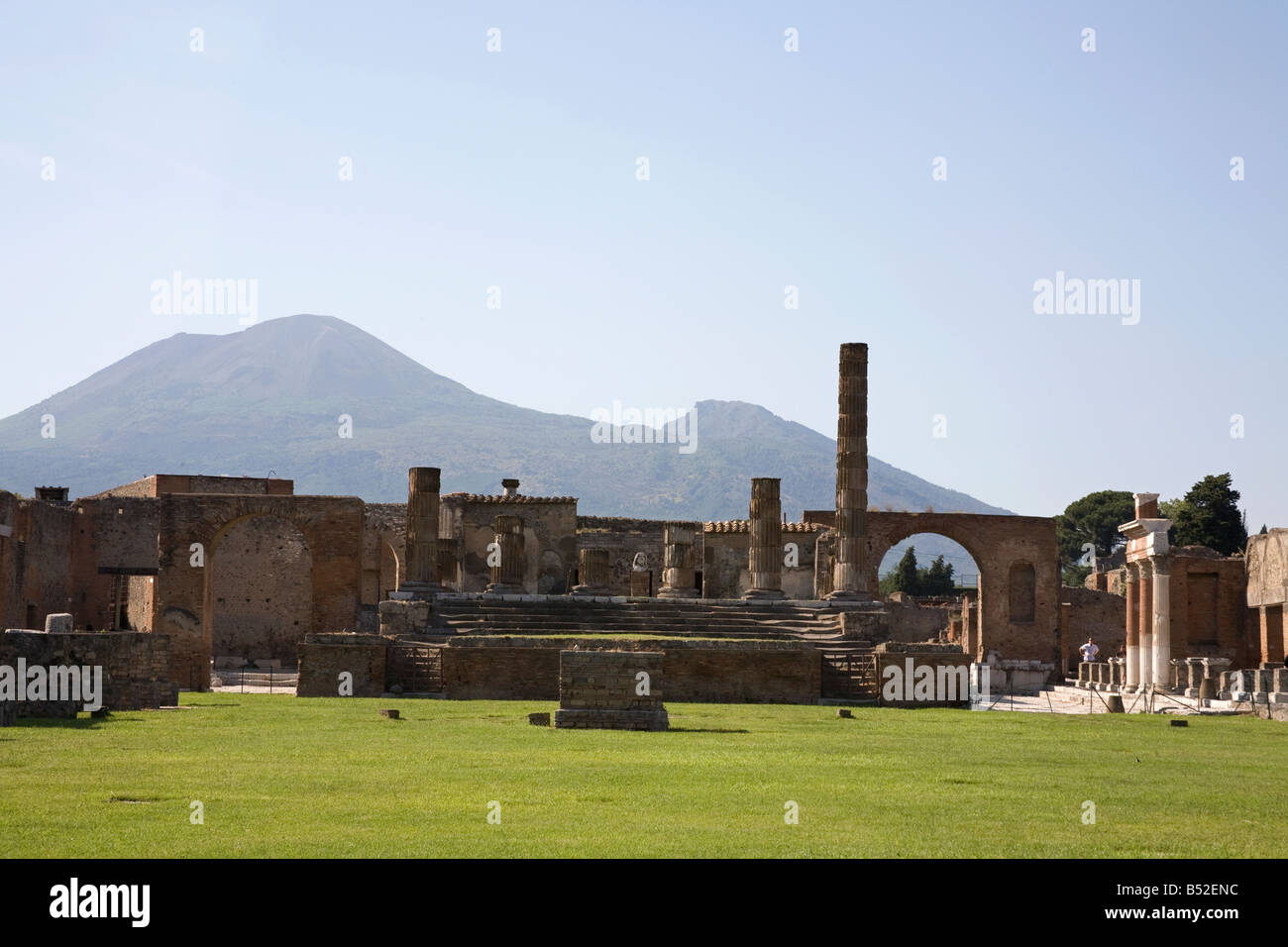 Tempel von Giove und Vesuv Pompeji Italien Juni 2008 Stockfoto