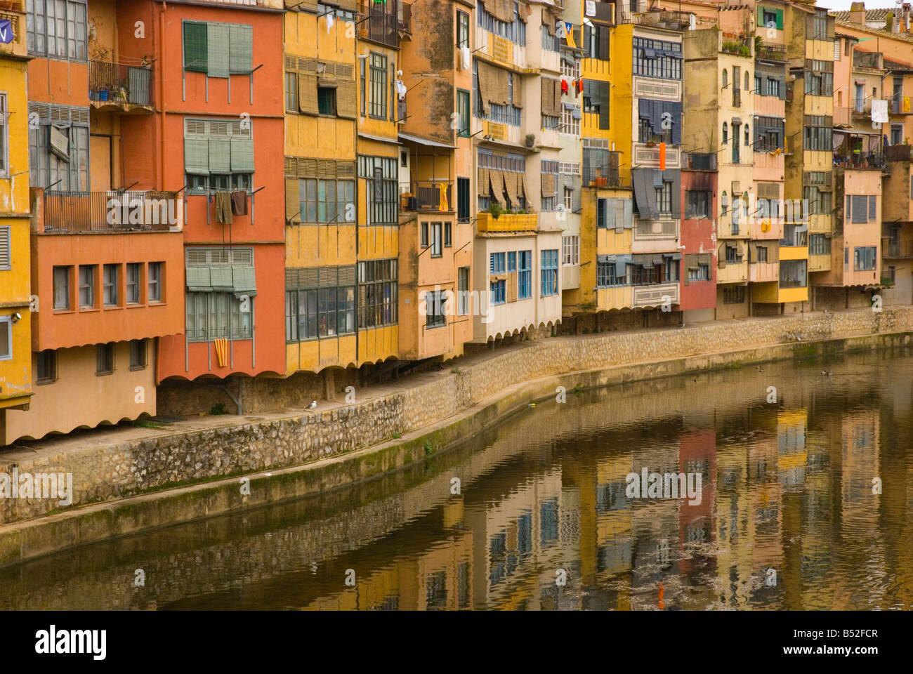 Häuser vom Fluss Onyar in Girona Spanien Europa Stockfoto