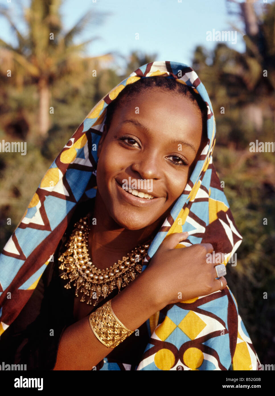 Femme Femme Voilee Komoren Republik Grande Comore Insel Frau verhüllt mit einem Chiromani Menschen Erwachsene Frau Porträt Afrika Ostern Stockfoto