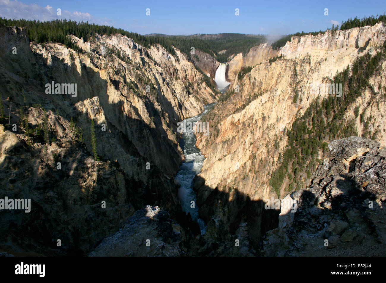 Grand Canyon des Yellowstone niedriger fällt Panoramablick zeigen Yellowstone River und fällt im Juli Stockfoto