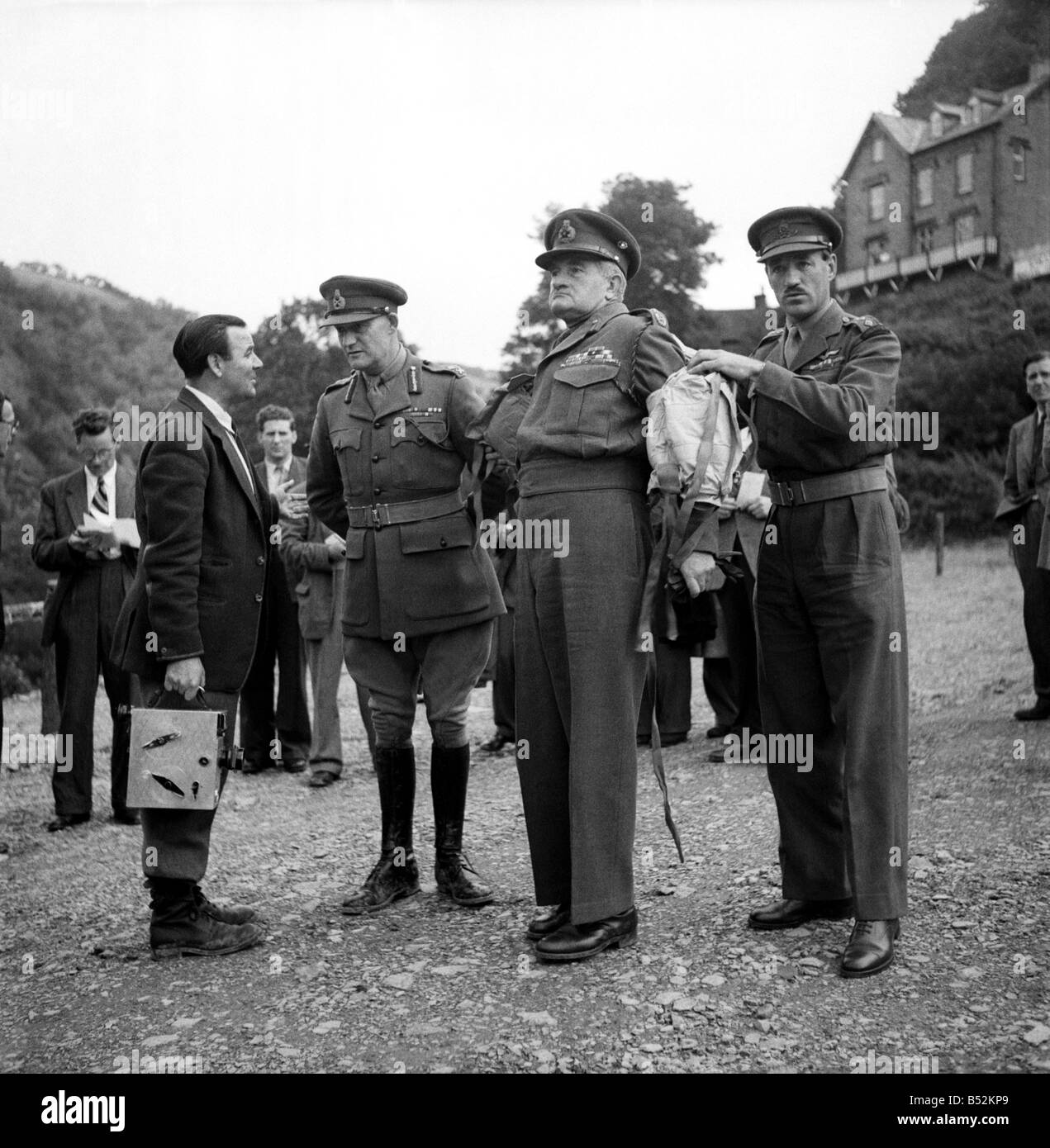 Lynmouth Flut... Sir William. Schlanke Besuch Katastrophengebiet per Helikopter. August 1952 C4148-001 Stockfoto