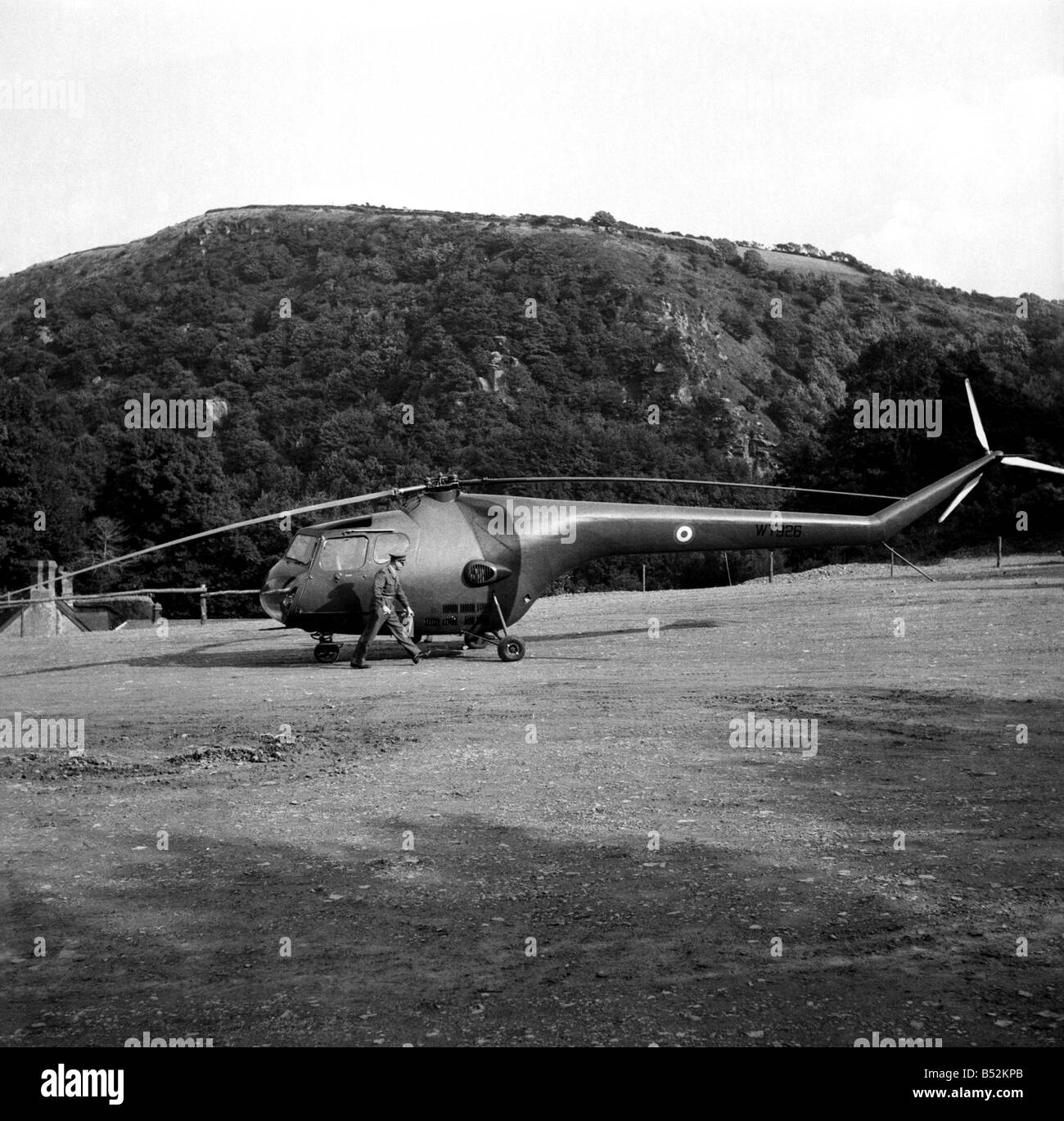 Lynmouth Flut... Sir William. Schlanke Besuch Katastrophengebiet von Bergahorn Hubschrauber. August 1952 C4148-001 Stockfoto