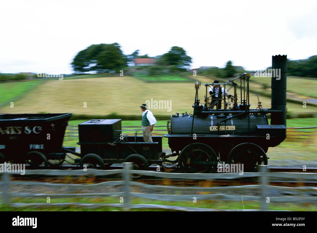 Das Replikat von George Stephensons Locomotion No 1 in Aktion bei Beamish Museum Stockfoto