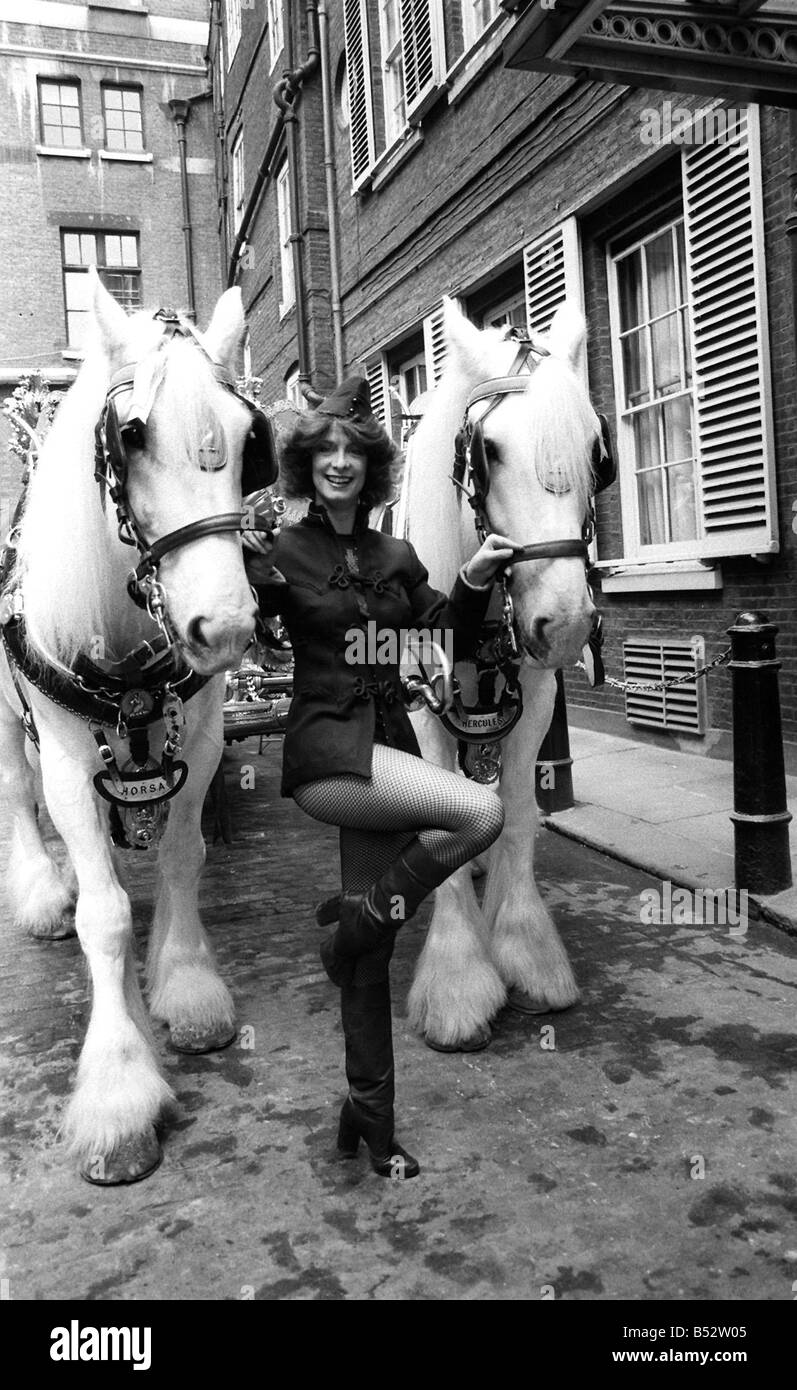 Herr Bürgermeister zeigen in London November 1978 ein TV Tänzer Pfannen Menschen auf die königlichen grünen Jacken Pferde Stockfoto