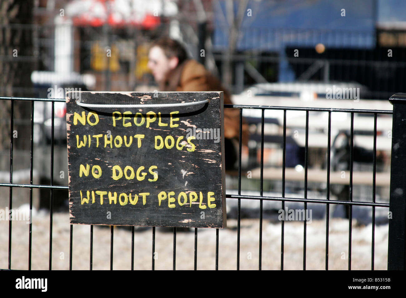 Keine Menschen ohne Hunde, keine Hunde ohne Menschen. Melden Sie sich am Union Square in Manhattan, New York Stockfoto