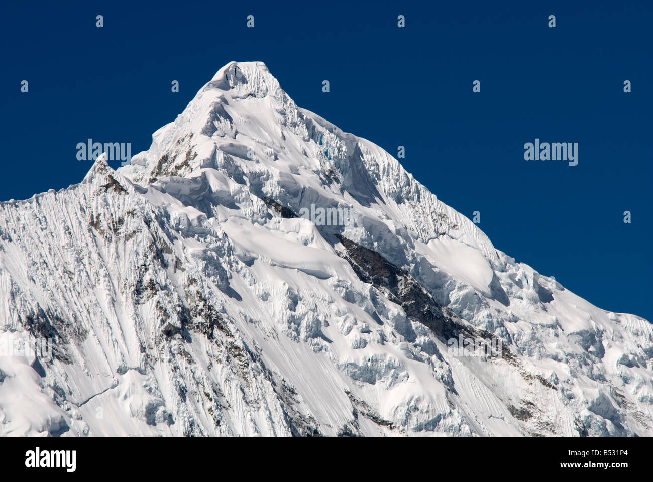 Westwand des Chopicalqui 6,354 m, Cordillera Blanca, Peruanischen Anden, Peru Stockfoto