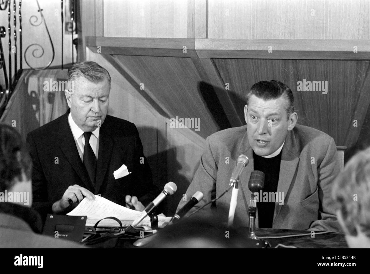 Nordirland Sept. 1969. Pfarrer Ian Paisley gesehen hier mit seiner Frau und Dr. Carl McIntyre. Sie wurden auf die Intern sprechen Stockfoto