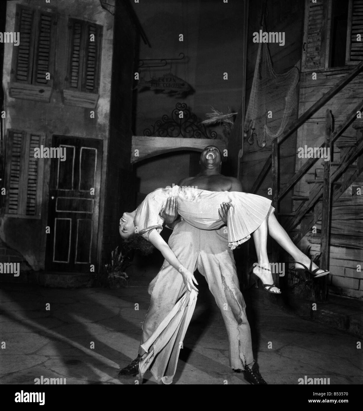 Porgy und Bess - Oper Urylle Leonardos und John McCurry. Oktober 1952 C5003-001 Stockfoto