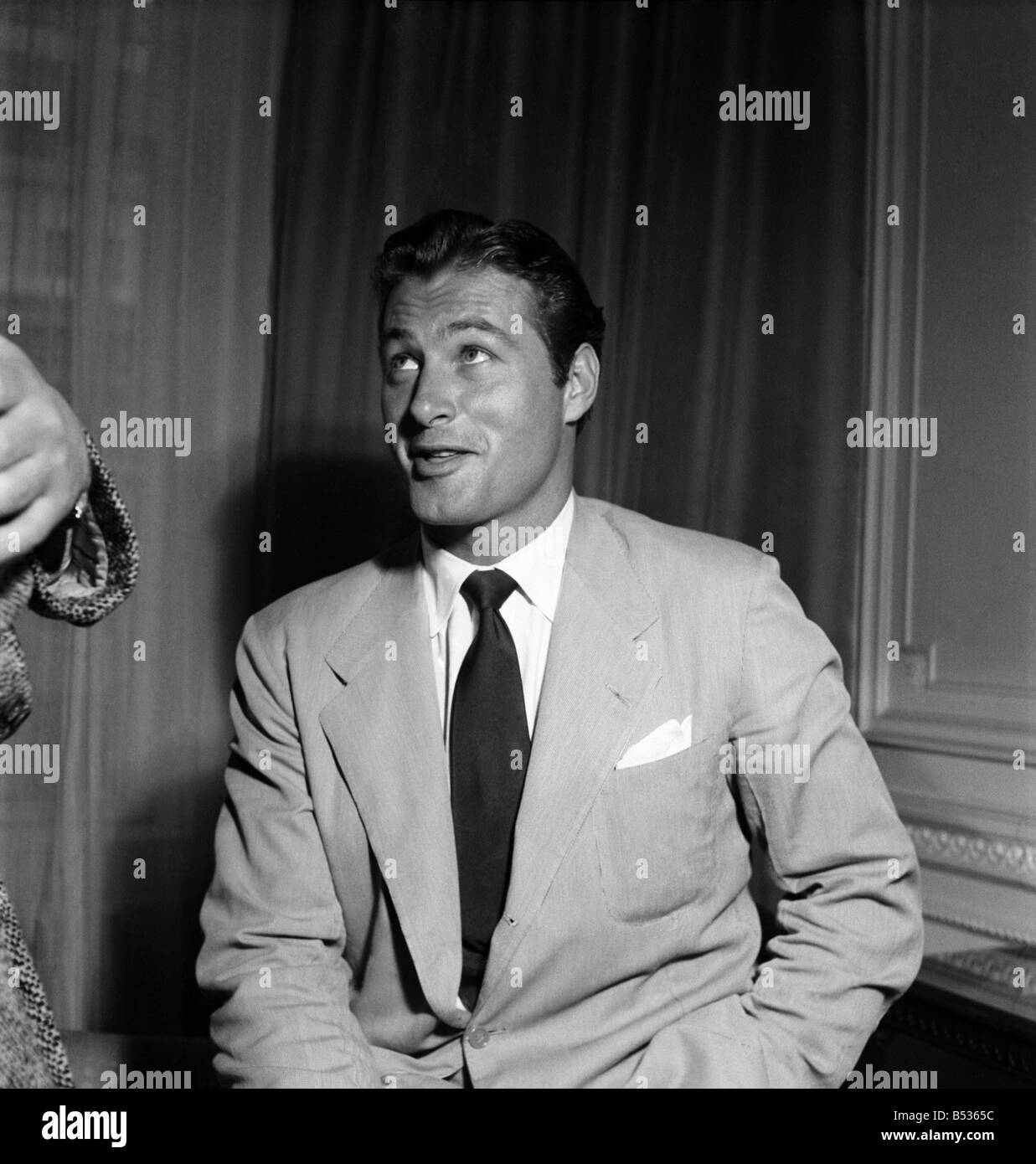 Lex Barker-Schauspieler, der in dem Film Tarzan-stars. Hier in diesem Londoner Hotelzimmer gesehen. Juni 1950 O24671-002 Stockfoto