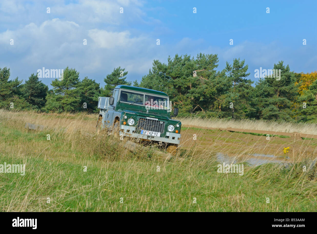 Seltene Anfang der 1980er Jahre Land Rover Serie 3 Stufe 1 V8 mit einer ungewöhnlichen hinteren Aufstiegsleiter. Stockfoto