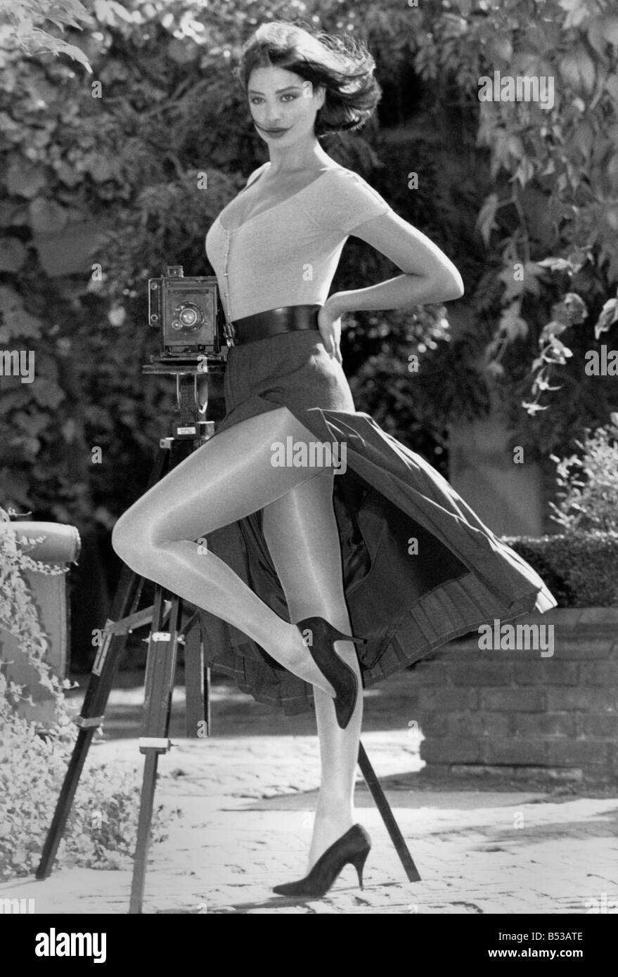 Stars starten Pretty Polly Awards für Modefotografie.  Model trägt langen Rock mit Split bis zum Oberschenkel. Oktober 1991 P018445 Stockfoto