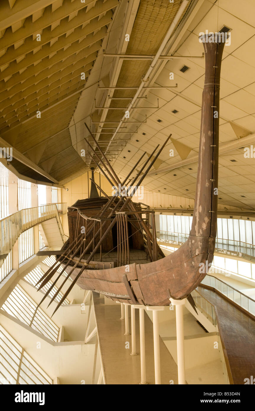 Die khufu oder Cheops Schiff intakt Full-size Schiff aus dem alten Ägypten in der Giza Solarboot Museum in Gizeh Pyramide komplexe Kairo Ägypten angezeigt Stockfoto