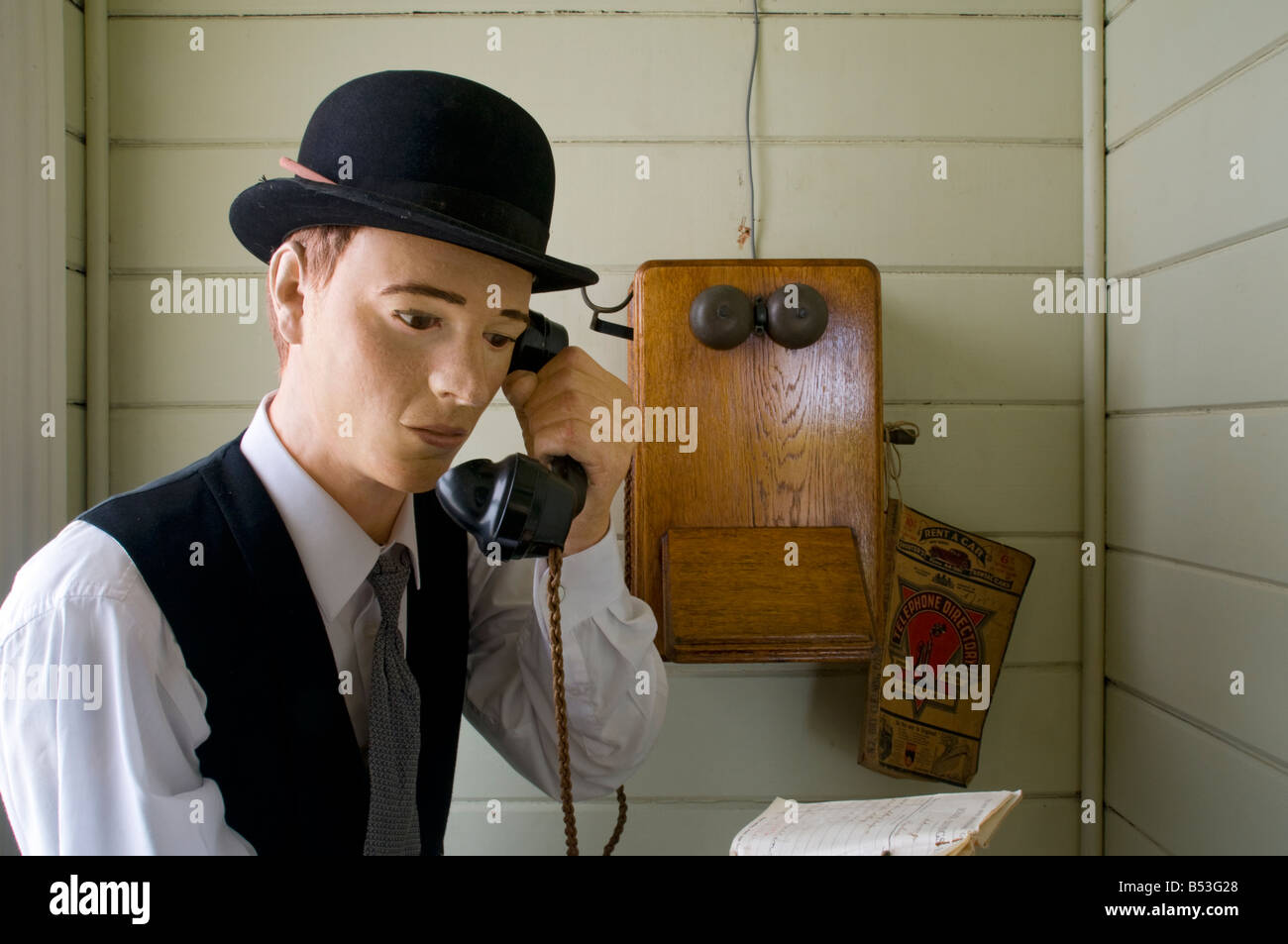 Alte Telefon im Matakohe Kauri Museum, North Island, Neuseeland Stockfoto