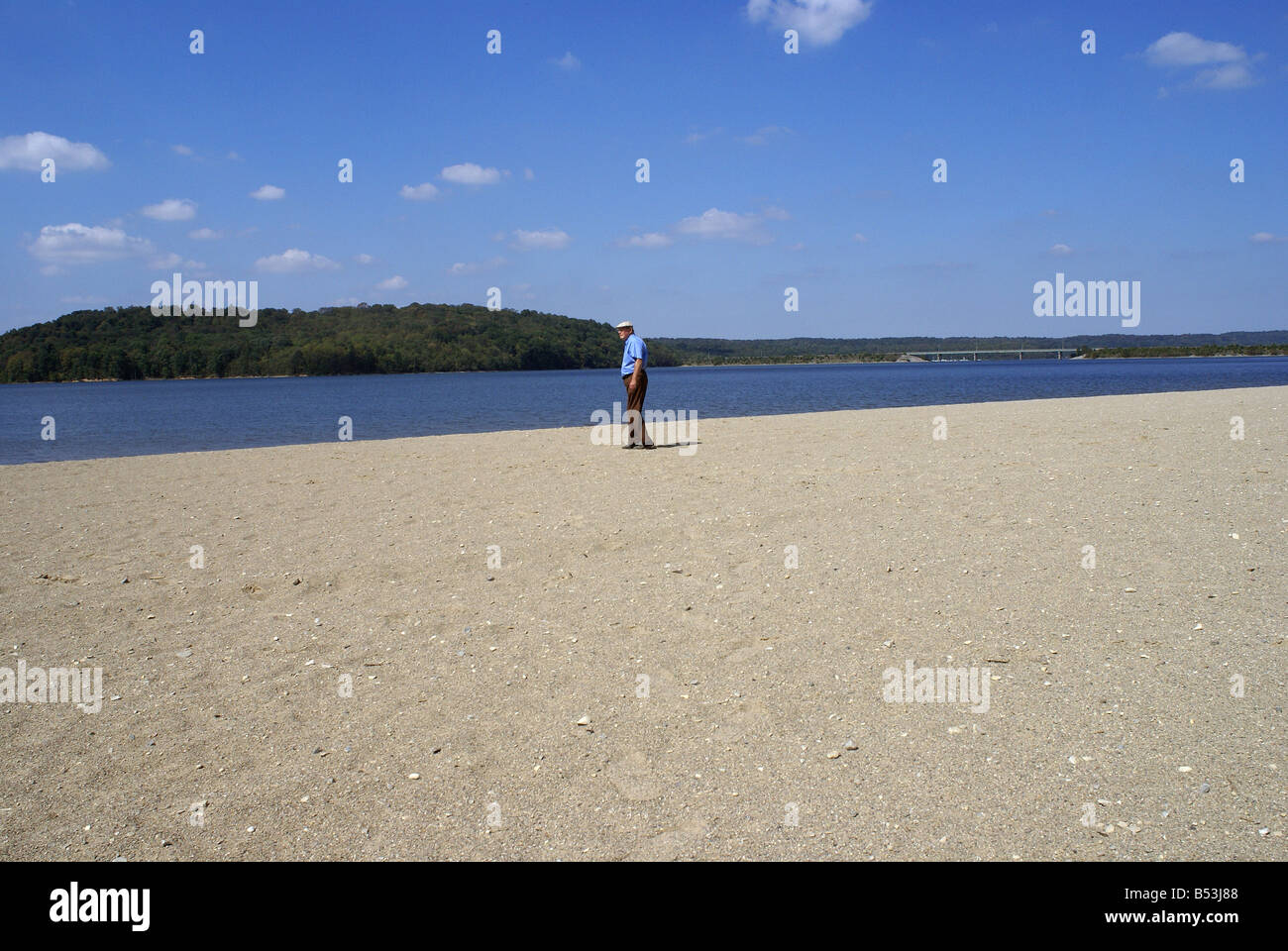 Kleine Figur am Strand Stockfoto