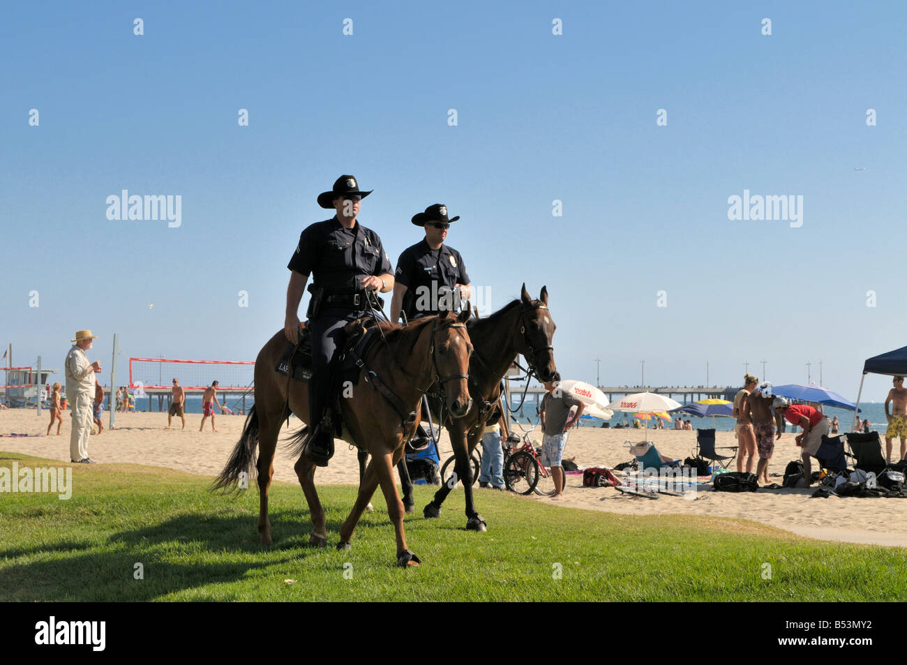 Zwei Pferde montiert Polizisten aus dem Los Angeles Police department Stockfoto