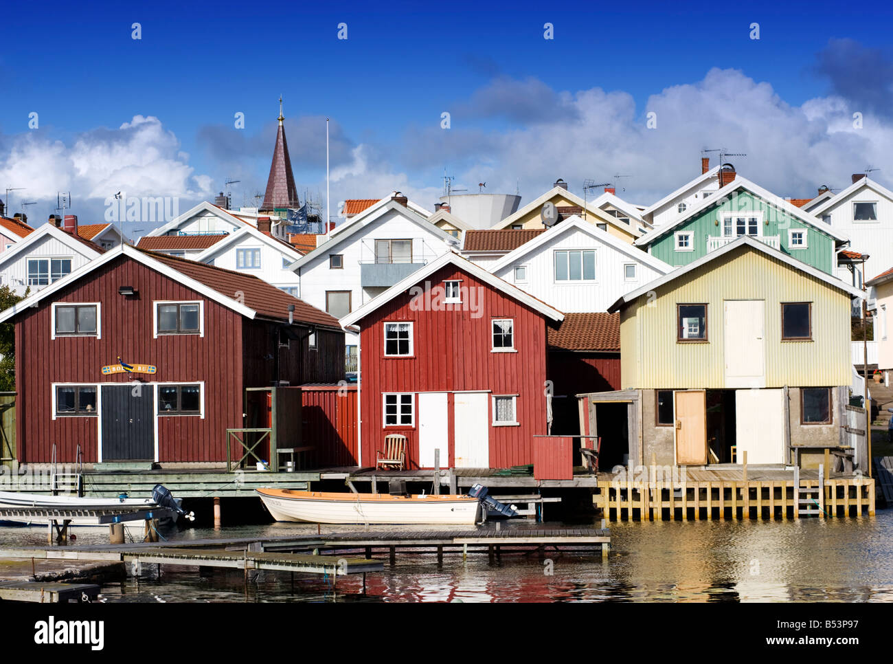 bunte Bootshäuser am Fischen Dorf von Smogen an Bohuslan Küste in West Schweden 2008 Stockfoto