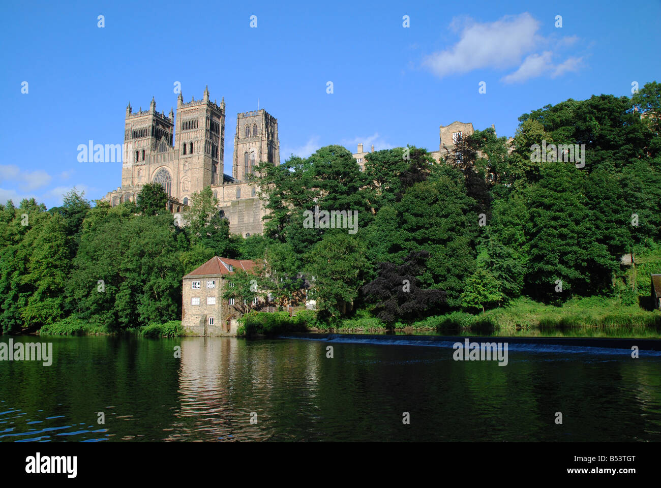 Durham Kathedrale über den Fluss aus gesehen Stockfoto