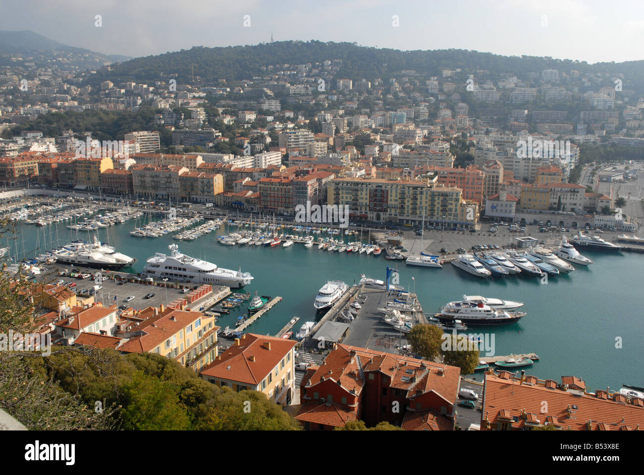 Am alten Hafen von Nizza im Süden von Frankreich Stockfoto