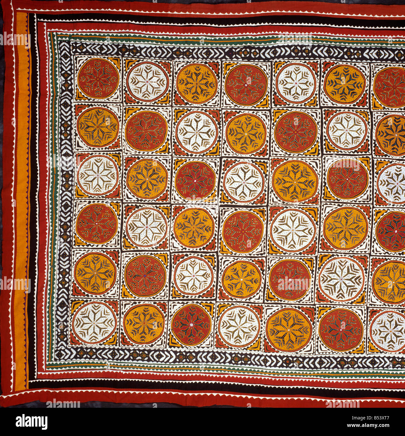 Pakistanische Handwerk Applikation Muster von Rilly Patchwork-Bettdecke aus Pakistan Stockfoto