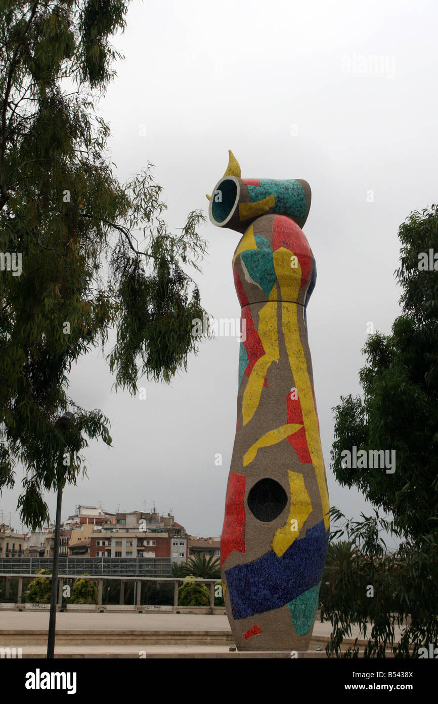 Frau und Vogel von Joan Miro [Joan Miro Park, Nr Placa d ' Espanya & Las Arenas de Barcelona, Barcelona, Katalonien, Spanien, Europa]. Stockfoto