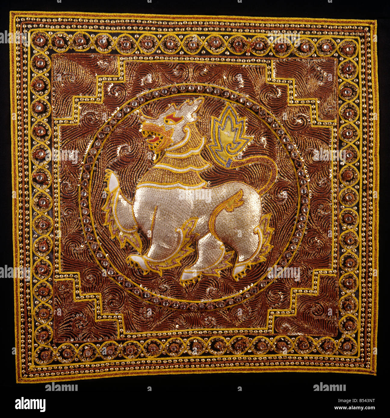 Burmesische Handwerk Sequinned Mandalay Wandteppich Detail aus Burma Myanmar erstreckte sich bereit für die Gestaltung Stockfoto