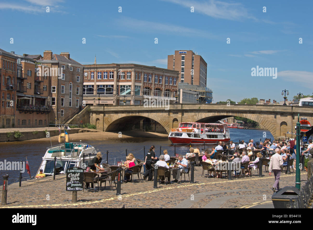 York Stadtzentrum König s königlichen Essen Riverside Walk Fluss Ouse Yorkshire England Juli 2008 Stockfoto