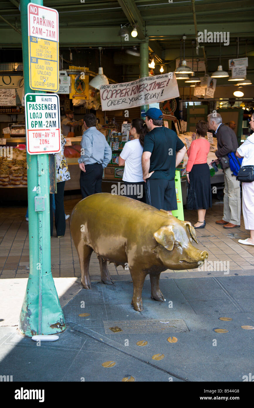 Metall-Schwein Statue außerhalb Pike Place Market in Seattle, Washington Stockfoto