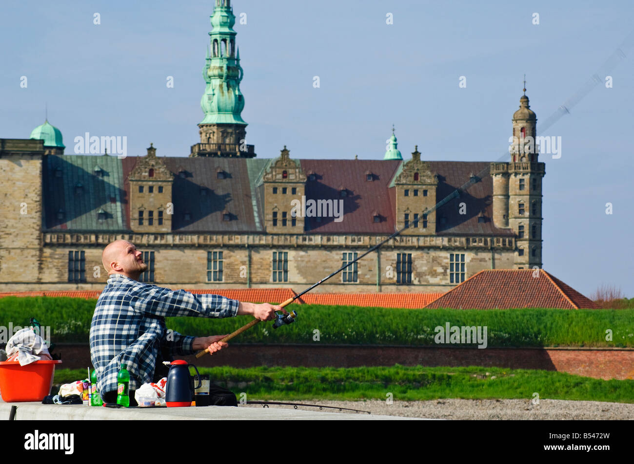 Meer Angler vor Kronborg Slot Elsinore Schloss Helsingør Dänemark Kulisse für Shakespeares Hamlet Stockfoto