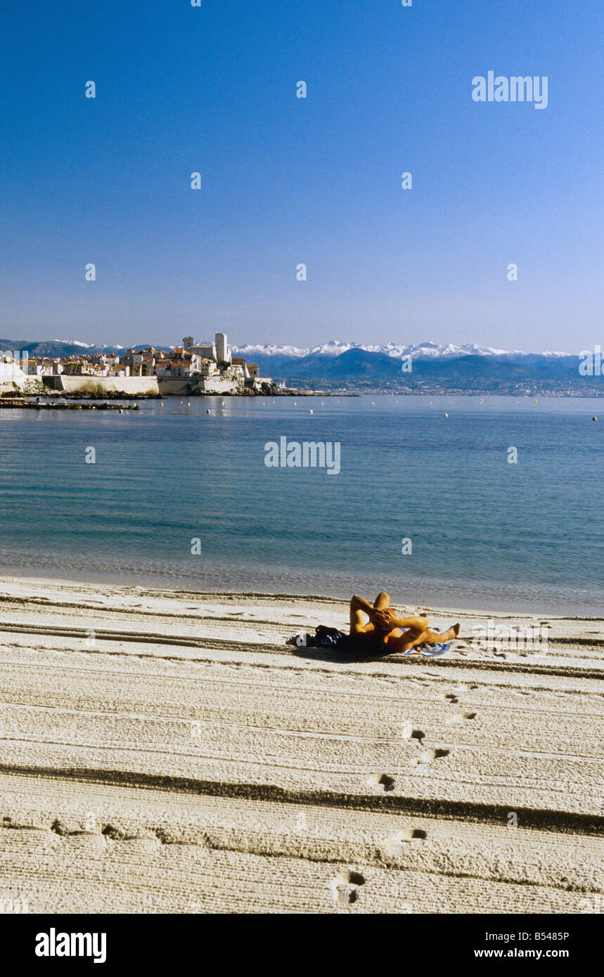 Winter-Strand in Antibes Alpes-MAritimes 06 Côte d ' Azur Cote d ' Azur PACA Frankreich Europa Stockfoto