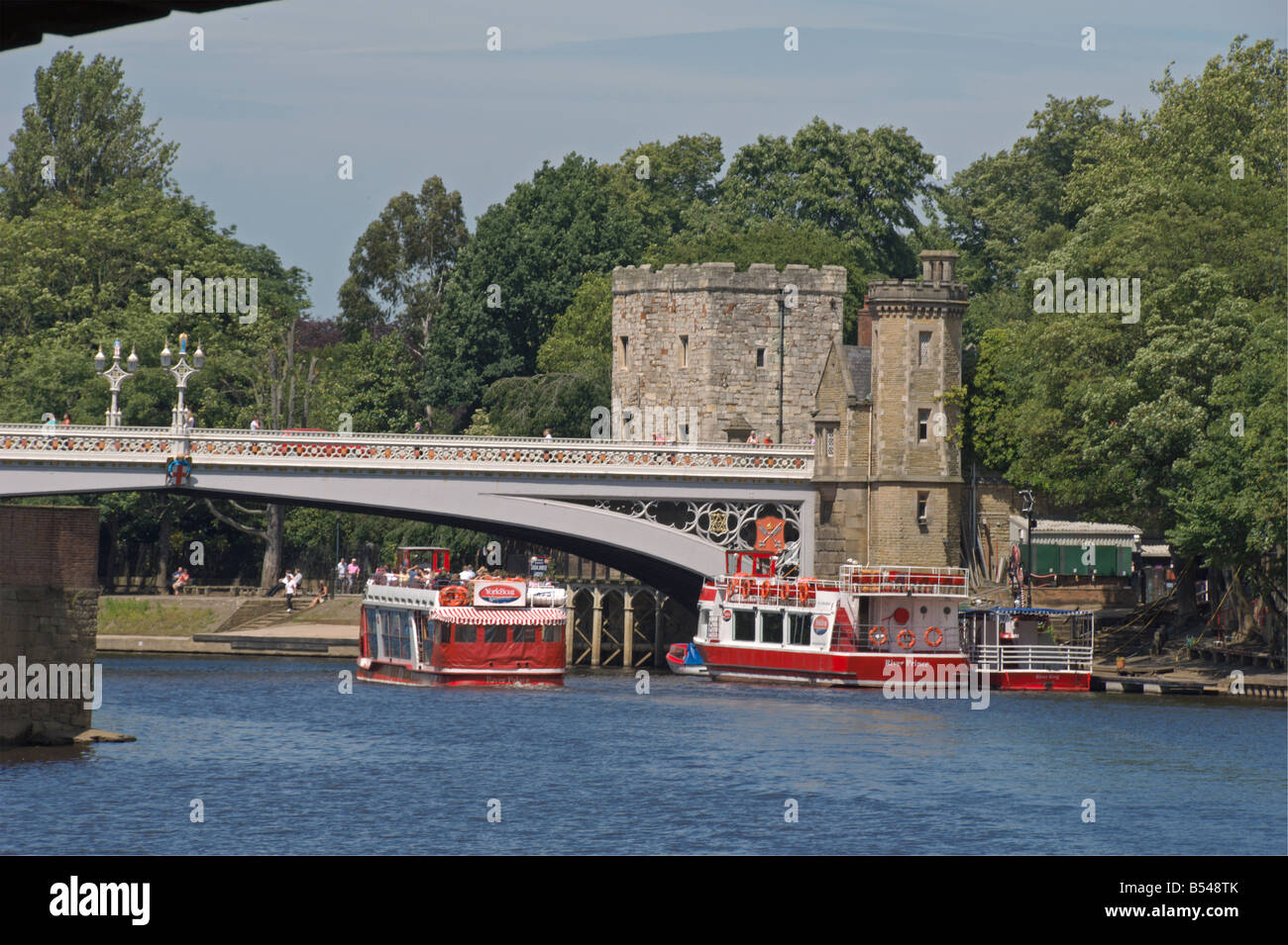 York Stadtzentrum König s königlichen Riverside walk Lendal Bridge Fluss Ouse Yorkshire England Juli 2008 Stockfoto