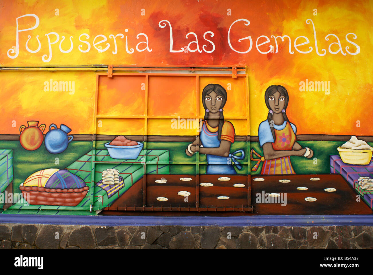 Wandbild an der Außenwand ein Pupuseria in dem Dorf Ataco im westlichen El Salvador Stockfoto