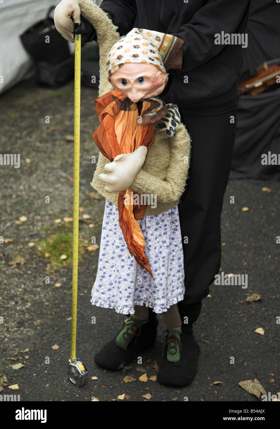 Puppenspieler / street Performer im The Marsden Jazz Festival Marsden Huddersfield West Yorkshire UK Stockfoto