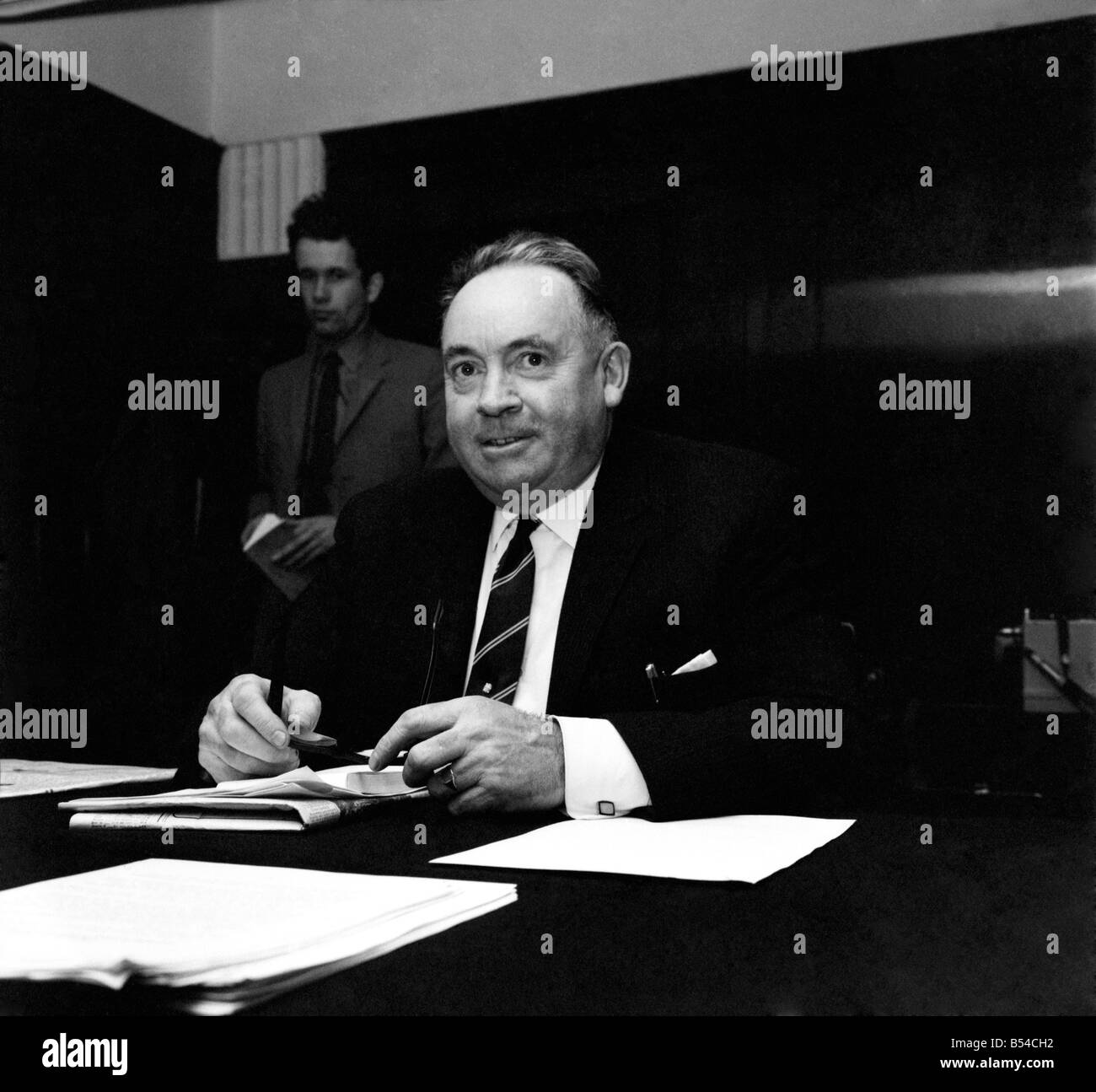 55 Jahre alten Commander Ian Forbes Detective von Scotland Yard, wurde heute zu einer von Großbritanniens oberen Polizei Jobs - nationaler Koordinator der 600-starkes Netzwerk von neun regionalen Kriminalität Trupps ernannt. Commander Forbes übernimmt sein Amt am 1. Januar, Deputy Assistant Commissioner John Bliss zu ersetzen. November 1969 Z11209-002 Stockfoto