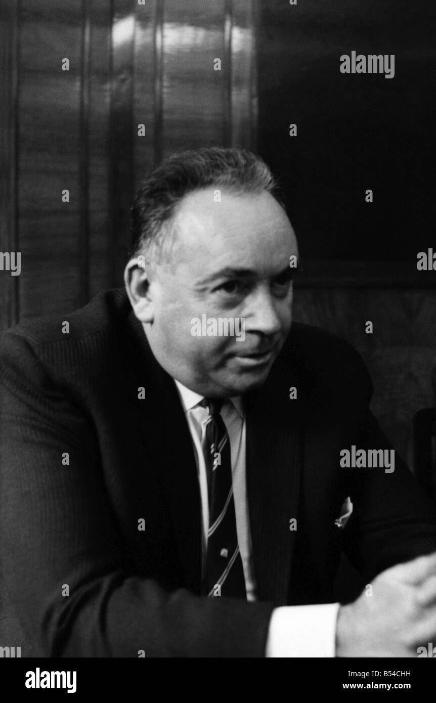 55 Jahre alten Commander Ian Forbes Detective von Scotland Yard, wurde heute zu einer von Großbritanniens oberen Polizei Jobs - nationaler Koordinator der 600-starkes Netzwerk von neun regionalen Kriminalität Trupps ernannt. Commander Forbes übernimmt sein Amt am 1. Januar, Deputy Assistant Commissioner John Bliss zu ersetzen. November 1969 Z11209 Stockfoto