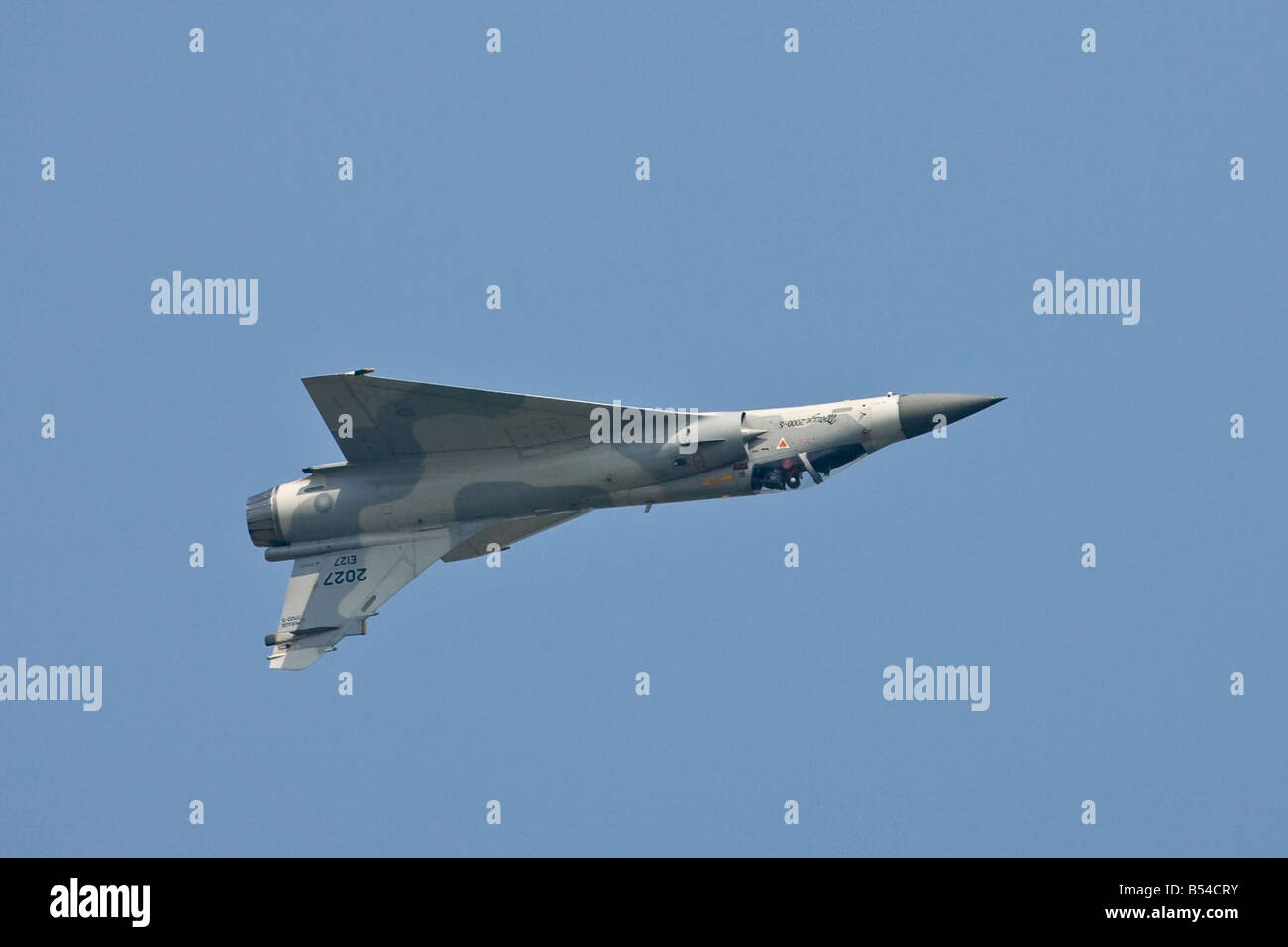 Mirage-2000 kopfüber fliegen Stockfoto